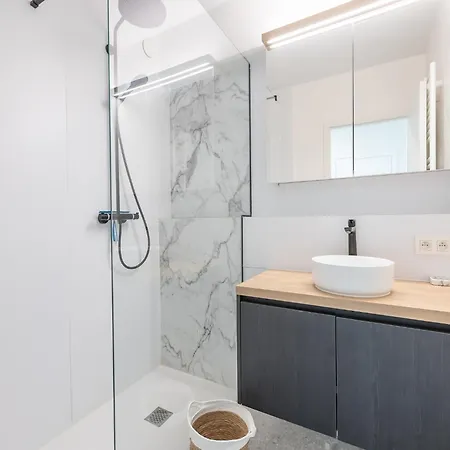 Апартаменты Seaview With Terrace, Cleaning Included Миделкерк